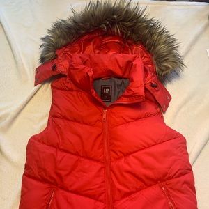 Gap vest with fur hood